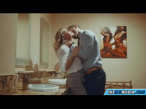 ❤️ Nalika pirang busty seduces anjeun dina restroom umum ❤️❌ Poro kualitas dina pornosu.mrvideospornogratis.ru ☑